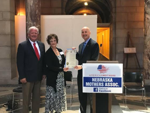 Gov. Ricketts Honors Nebraska’s Mother of the Year
