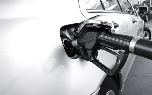 Average US gasoline price falls 32 cents to $4.54 per gallon